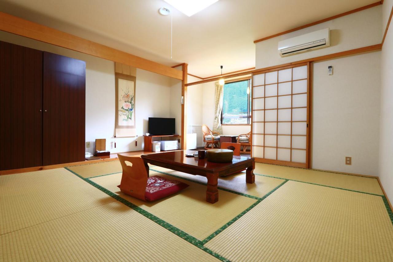Hotel Kazuraya à Miyoshi  Extérieur photo