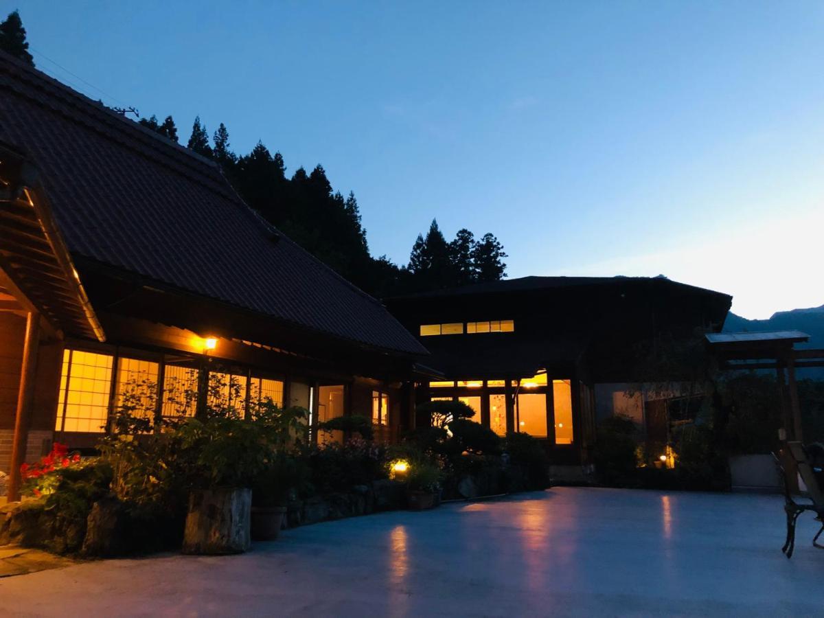 Hotel Kazuraya à Miyoshi  Extérieur photo