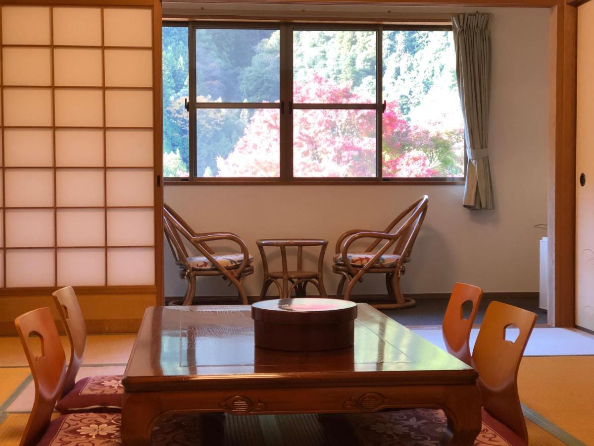 Hotel Kazuraya à Miyoshi  Extérieur photo