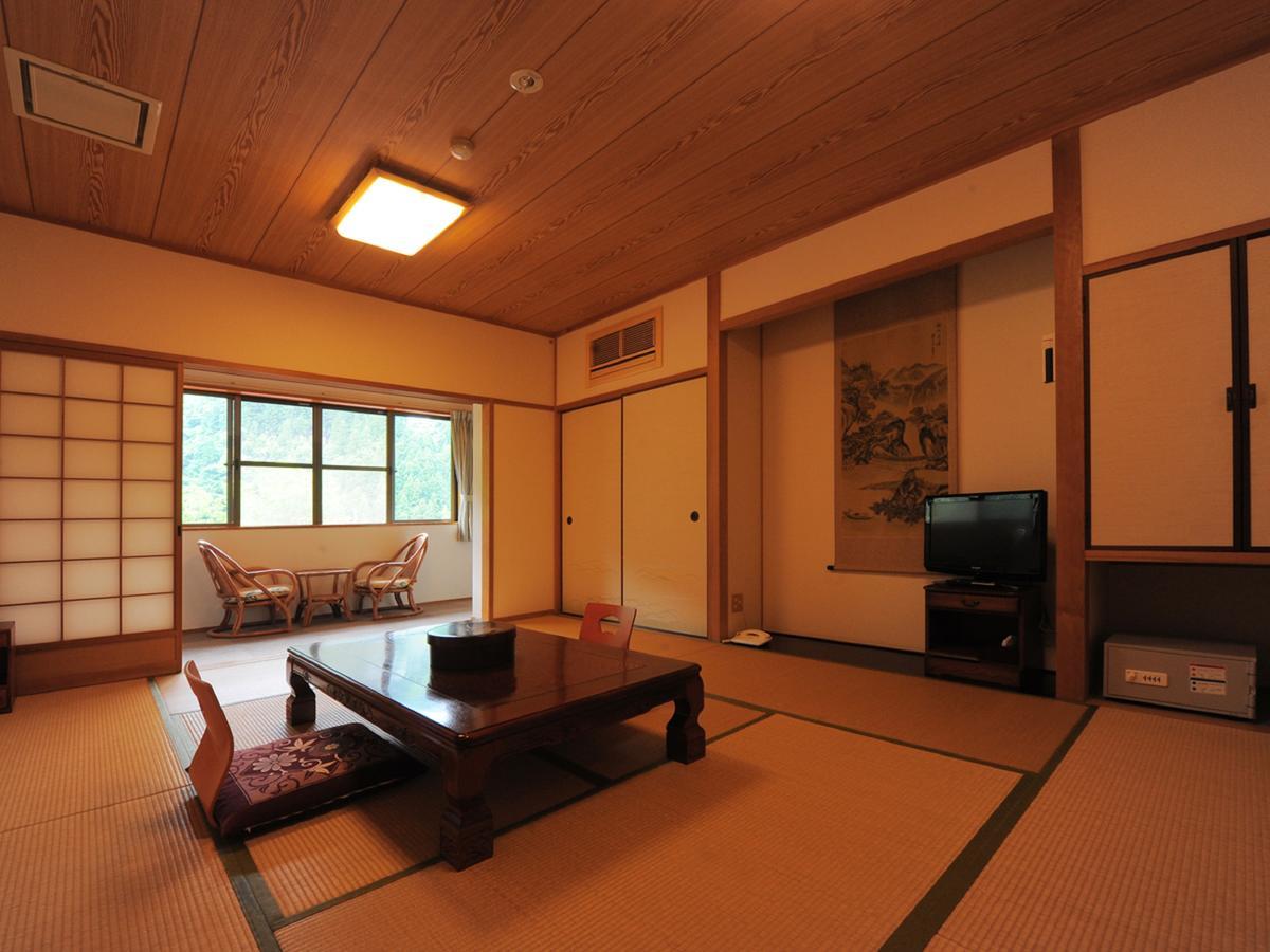 Hotel Kazuraya à Miyoshi  Extérieur photo